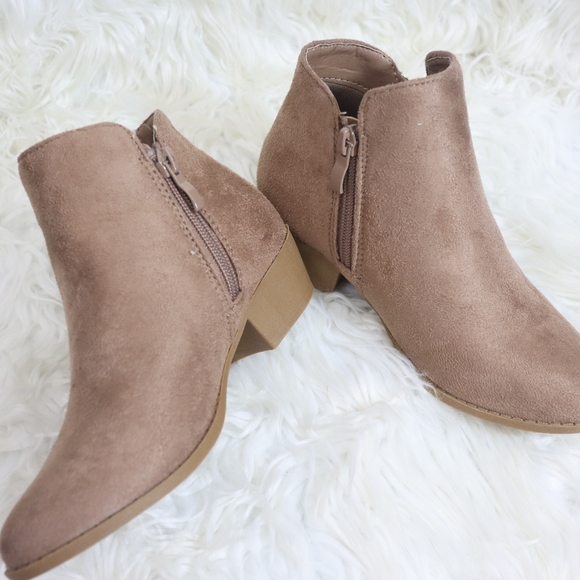 2Y Dusty Rose Booties - Picture 6 of 16